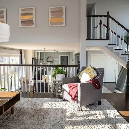 Modern Luxury Family Getaway Near Beach Casinos-3