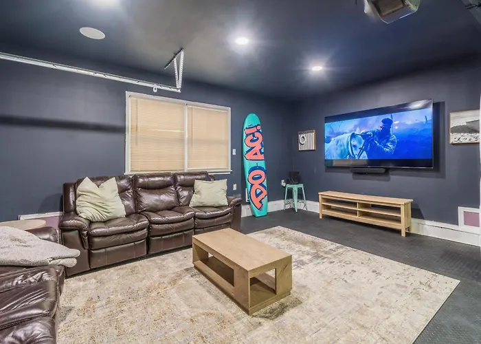 Luxury Beachside Vacation Getaway - Oceanview, Movie Theatre, Mini Golf