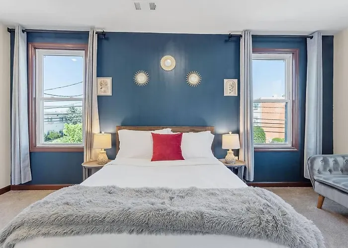 Renovated Ranch Style 6Br 4Ba Duplex Beach House