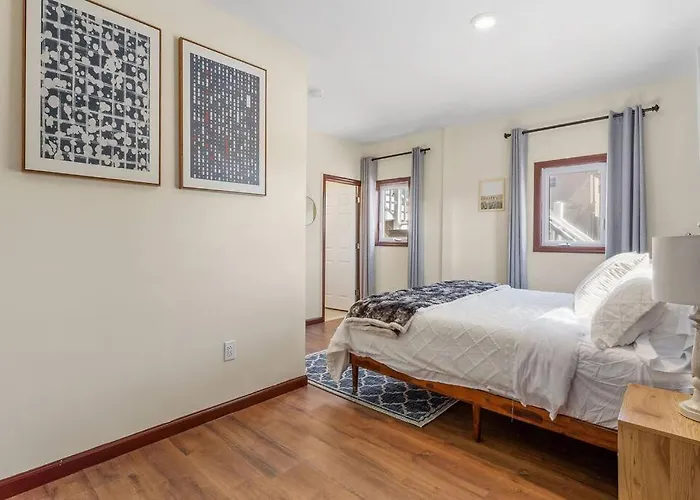 Renovated Ranch Style 6Br 4Ba Duplex Beach House